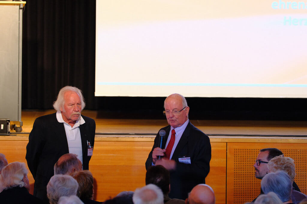 Moderator mit Univ. Prof. Dr. Pachinger