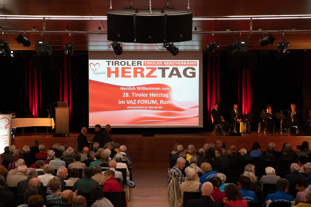 Teilaufnahme des besetzten Saal